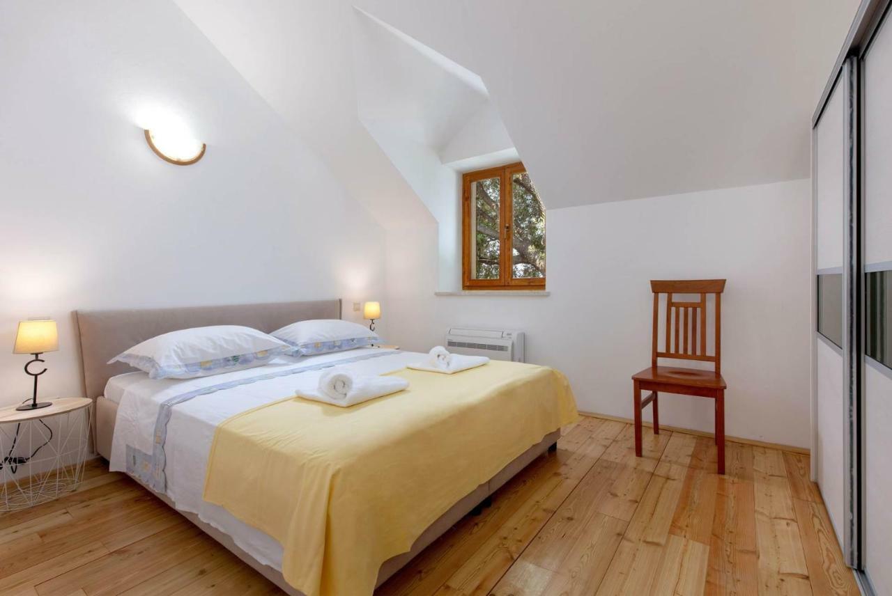 Villa Dubrava Tranquil Retreat Nestled In An Olive Grove For Serene Escapes Pucisca Buitenkant foto