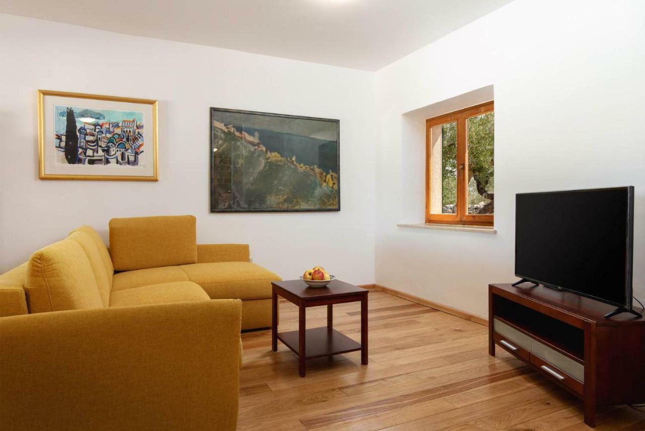Villa Dubrava Tranquil Retreat Nestled In An Olive Grove For Serene Escapes Pucisca Buitenkant foto