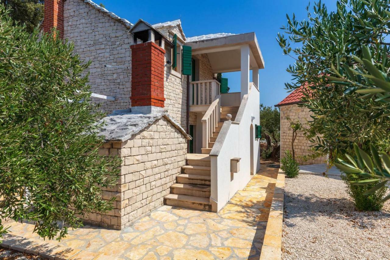 Villa Dubrava Tranquil Retreat Nestled In An Olive Grove For Serene Escapes Pucisca Buitenkant foto
